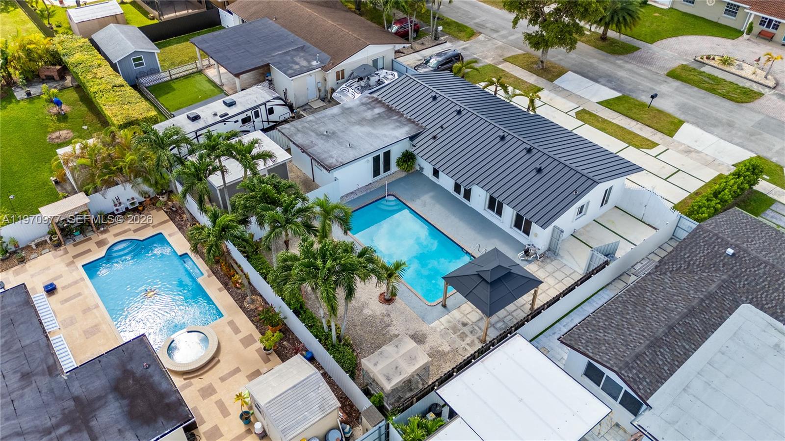 ROYALE GREEN SEC 3 - Residential