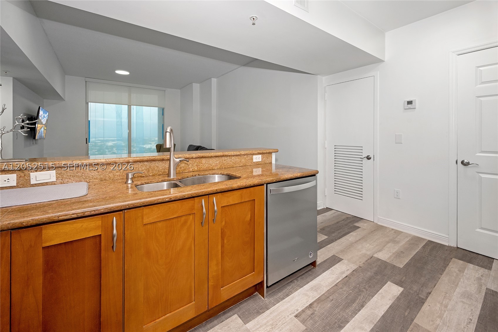 DUO CONDOMINIUM - Residential