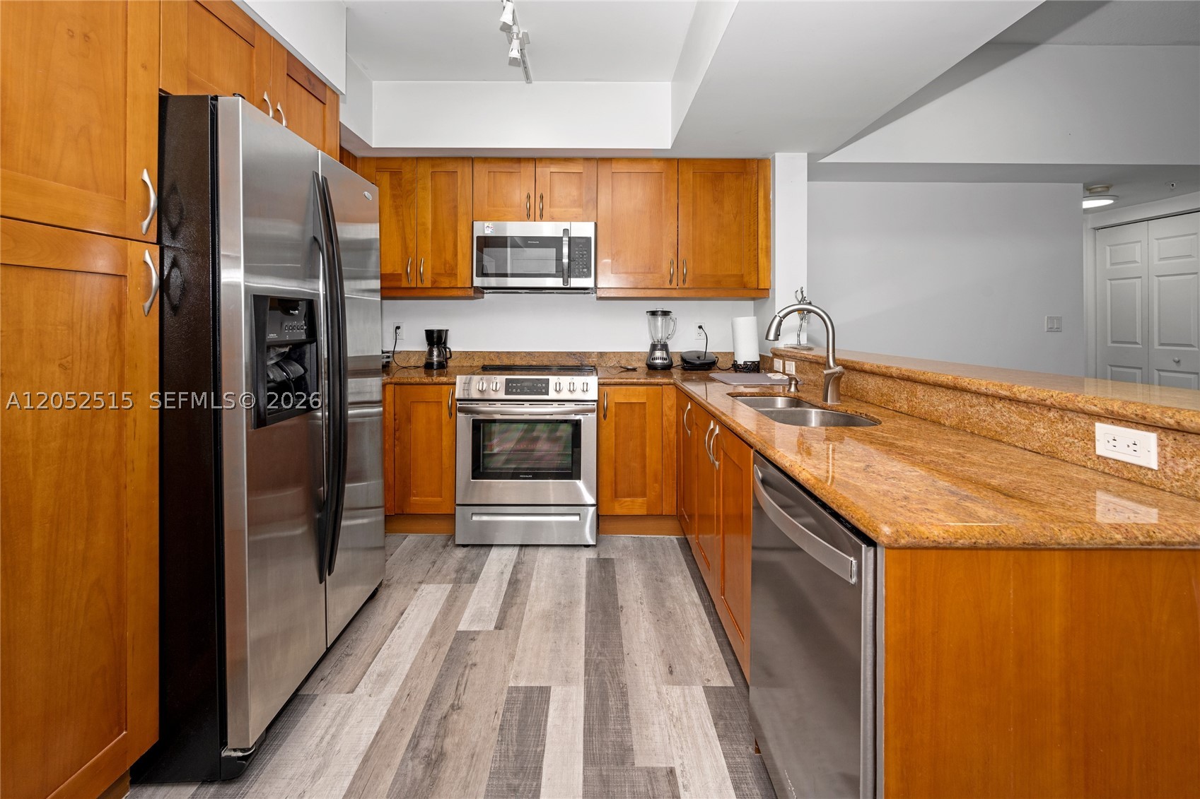 DUO CONDOMINIUM - Residential