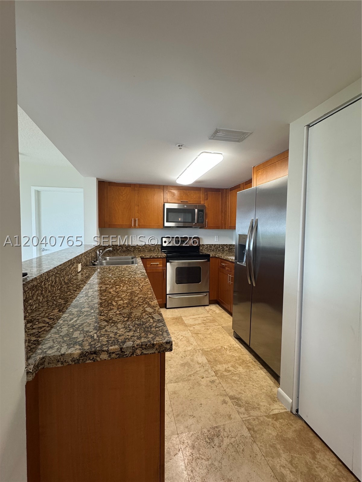 BREEZE CONDO - Residential