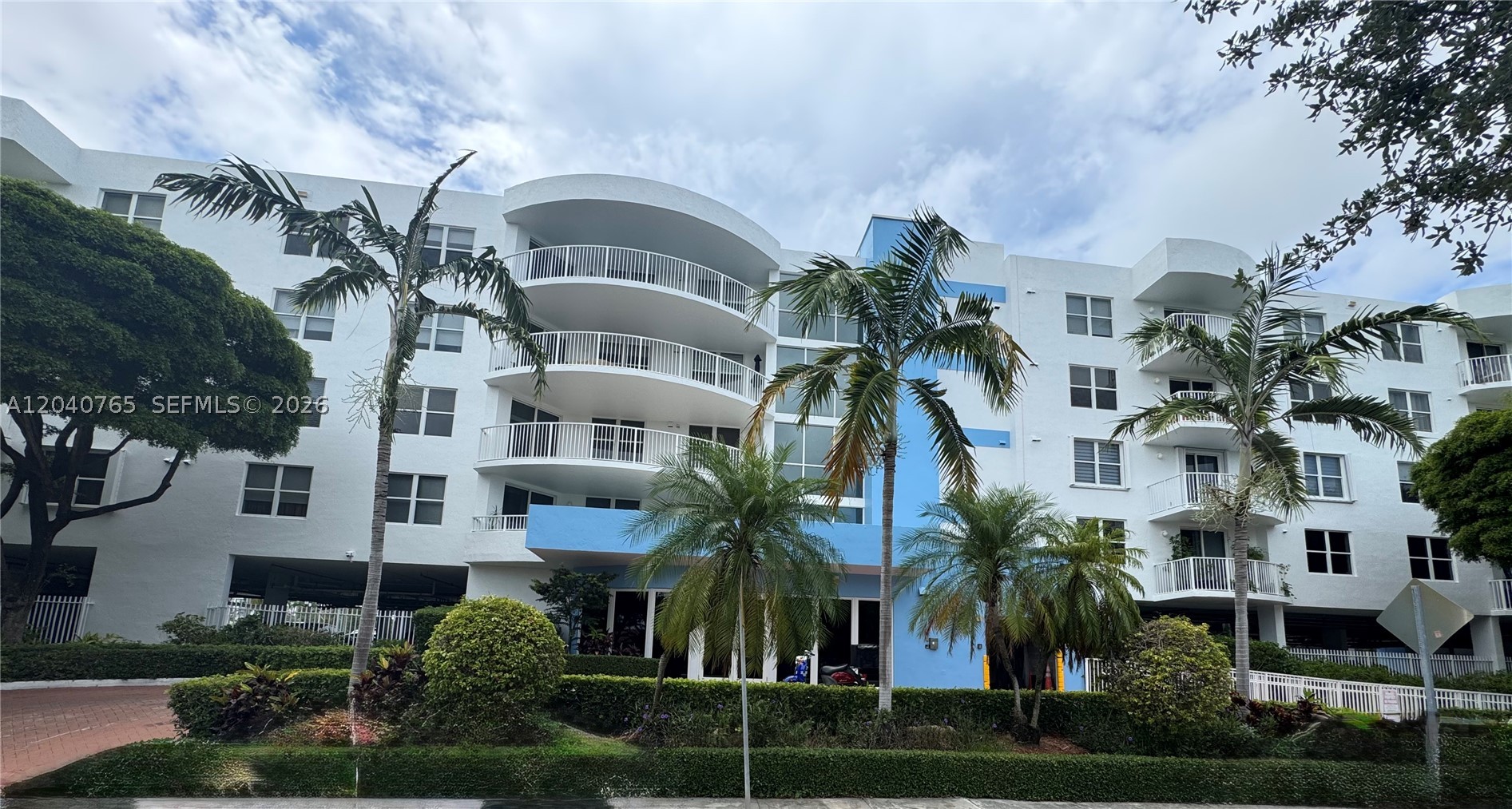 BREEZE CONDO - Residential