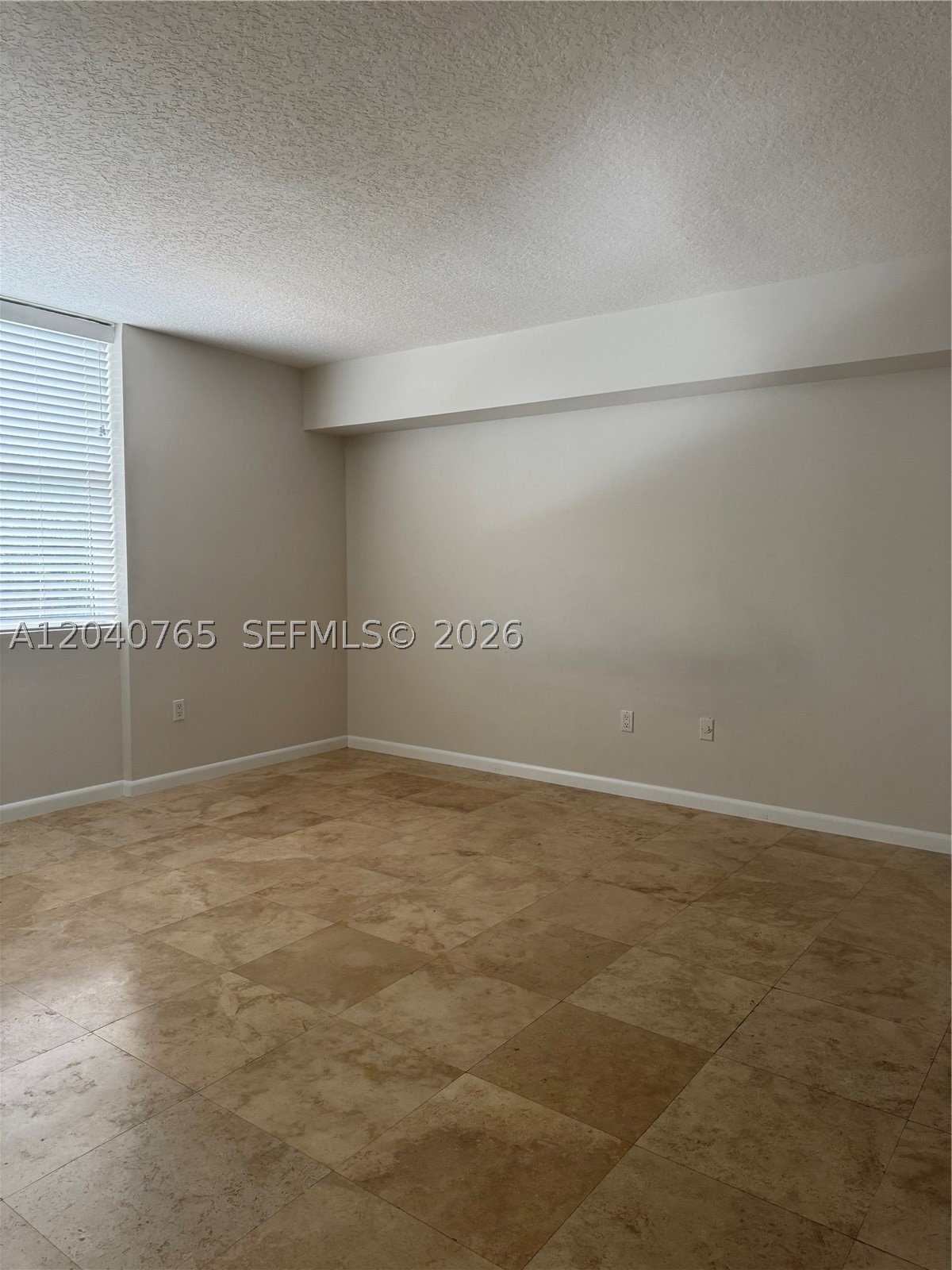 BREEZE CONDO - Residential