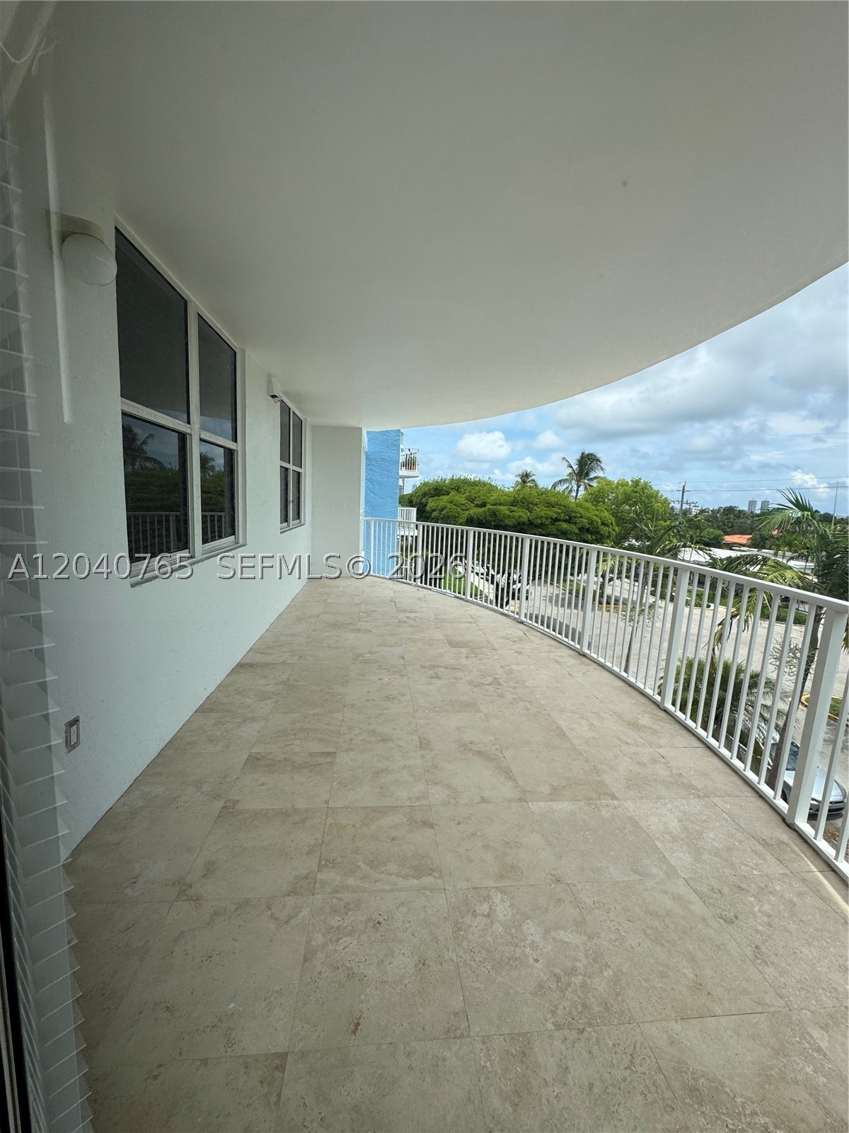 BREEZE CONDO - Residential