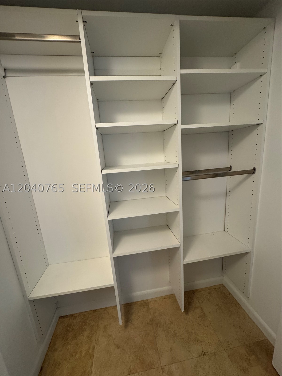 BREEZE CONDO - Residential