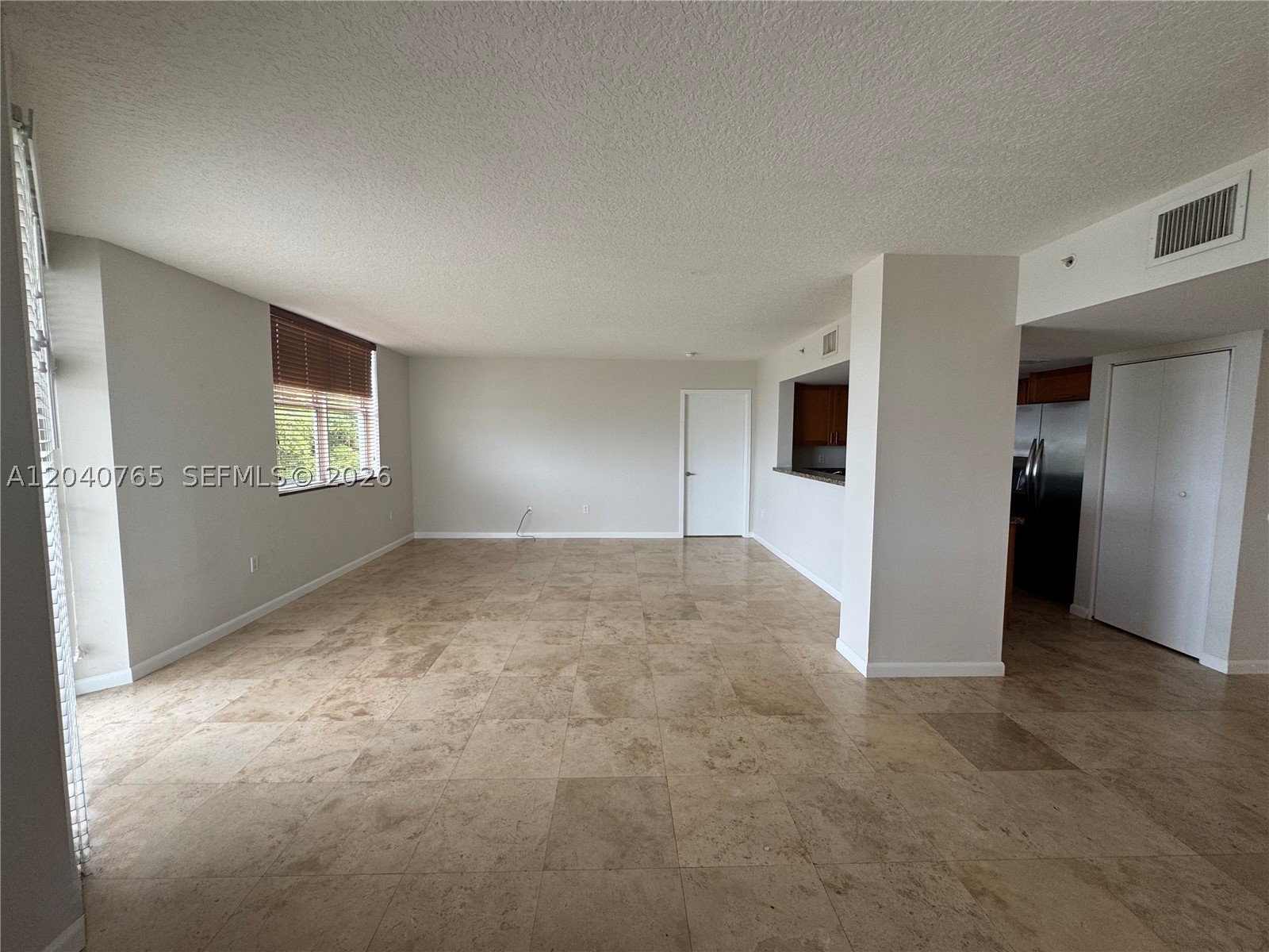 BREEZE CONDO - Residential