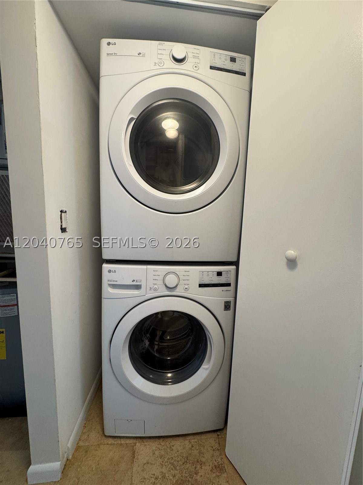 BREEZE CONDO - Residential