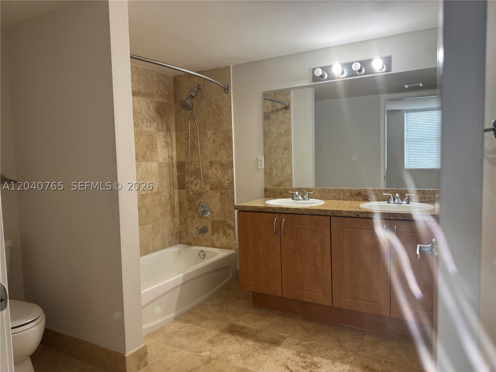 BREEZE CONDO - Residential