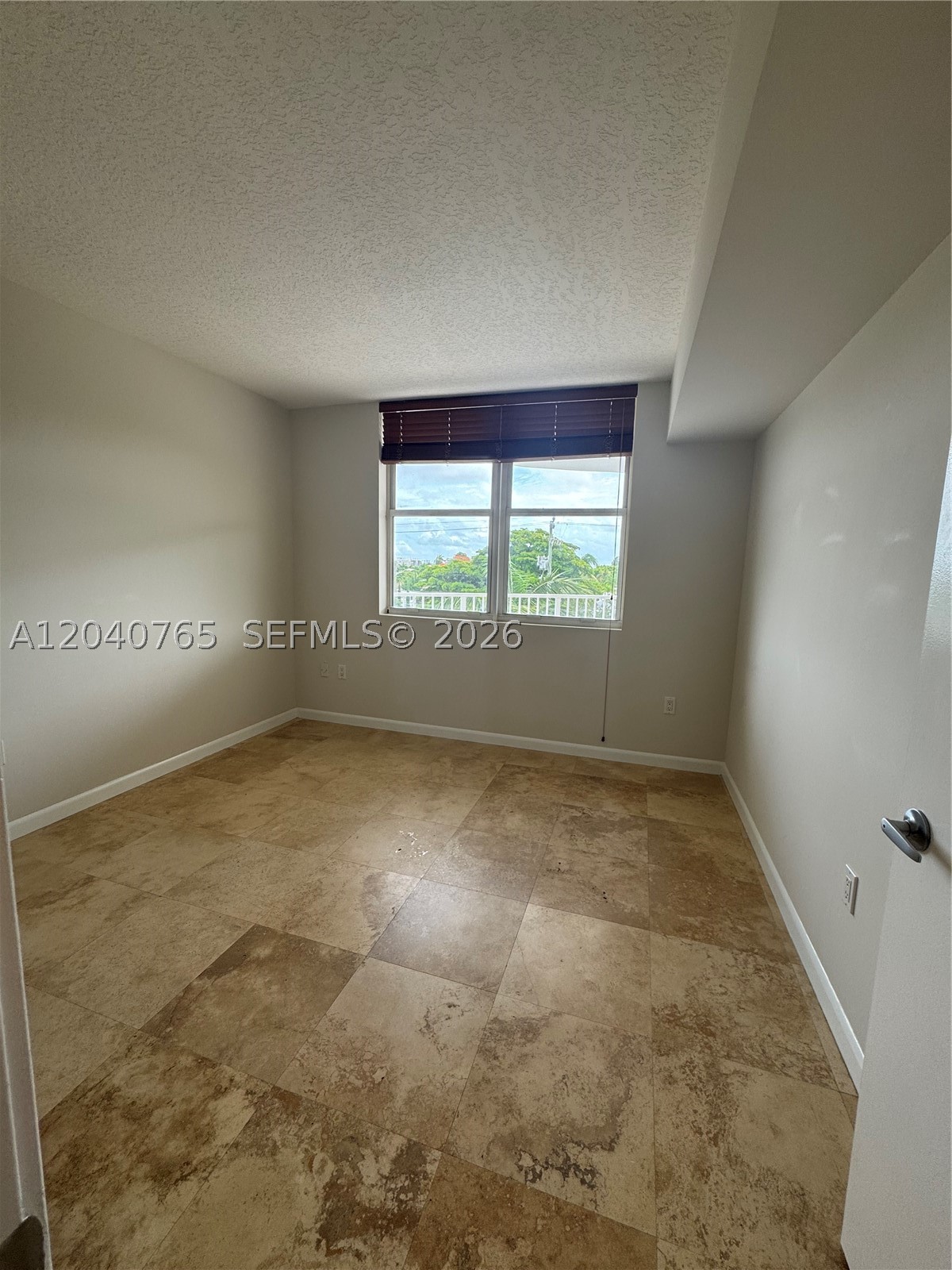 BREEZE CONDO - Residential
