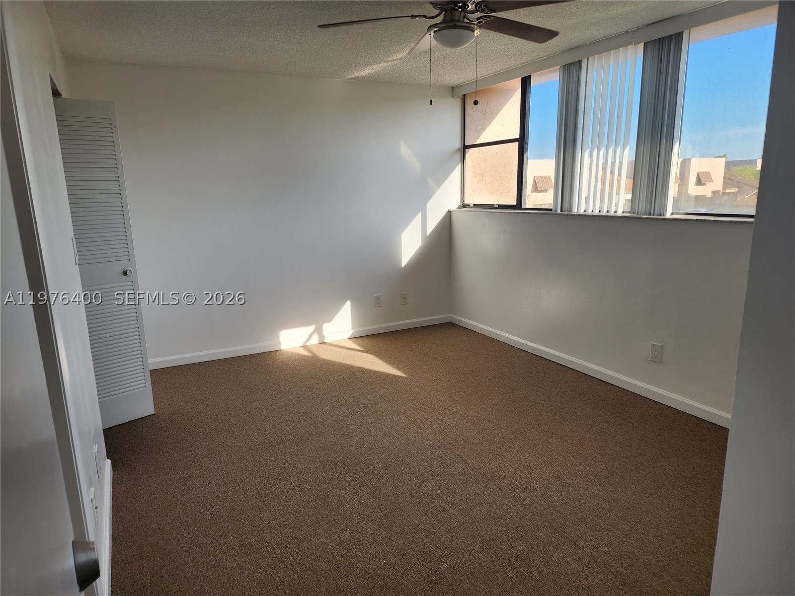 PEMBROKE LAKES SECTION SE - Residential
