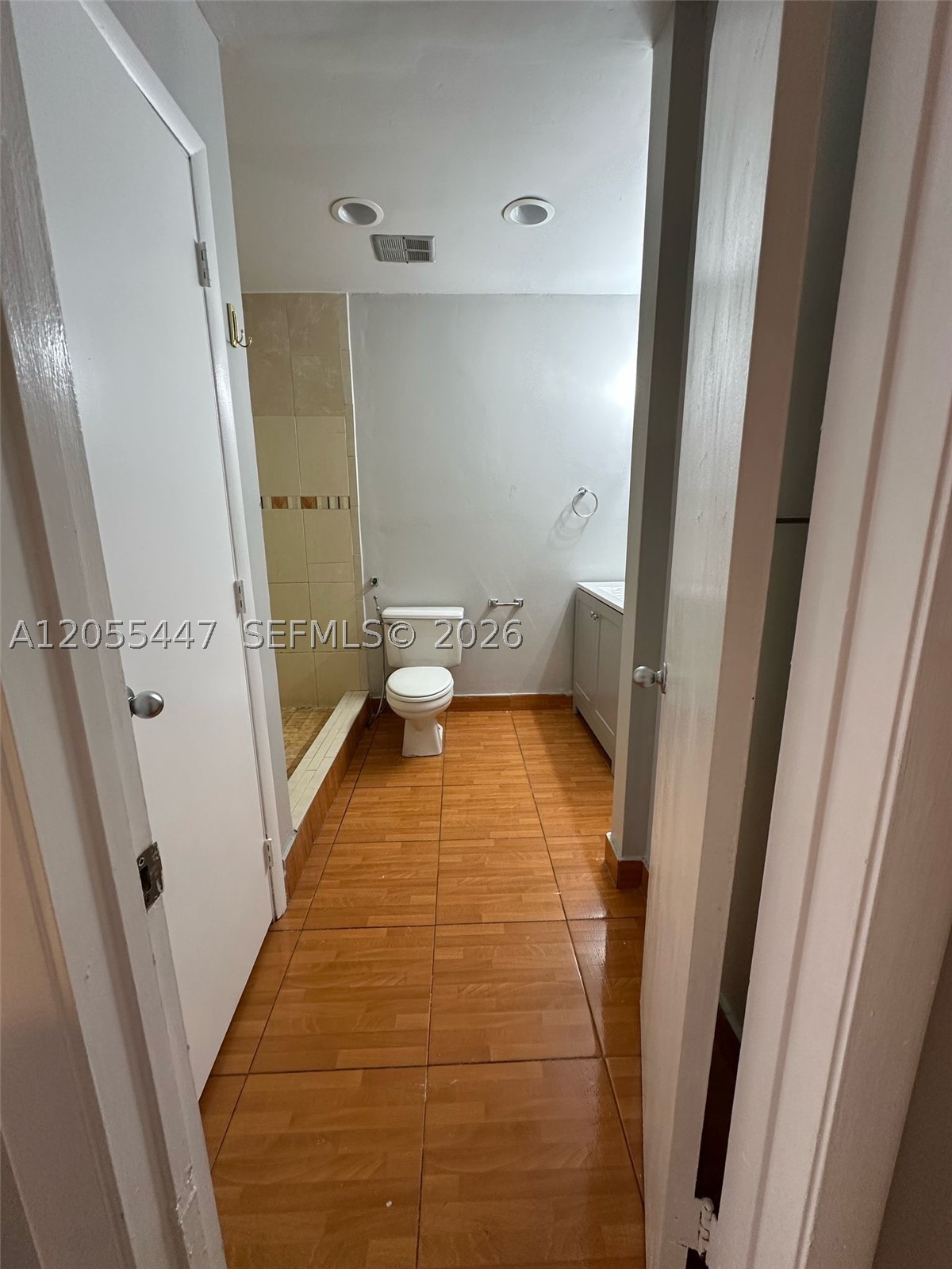 BRENTWOOD WEST TOWNHOUSES - Residential