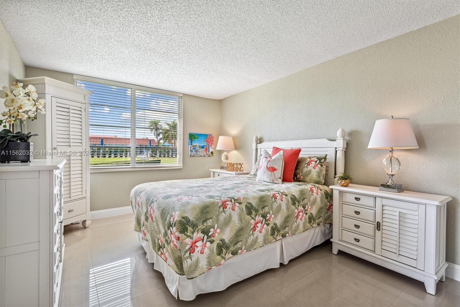 HOLLYBROOK GOLF AND - Residential