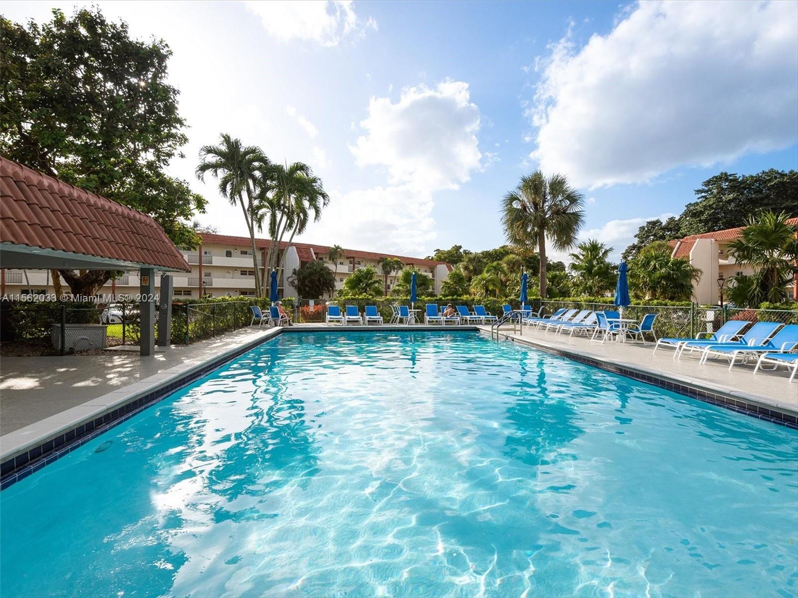 HOLLYBROOK GOLF AND - Residential
