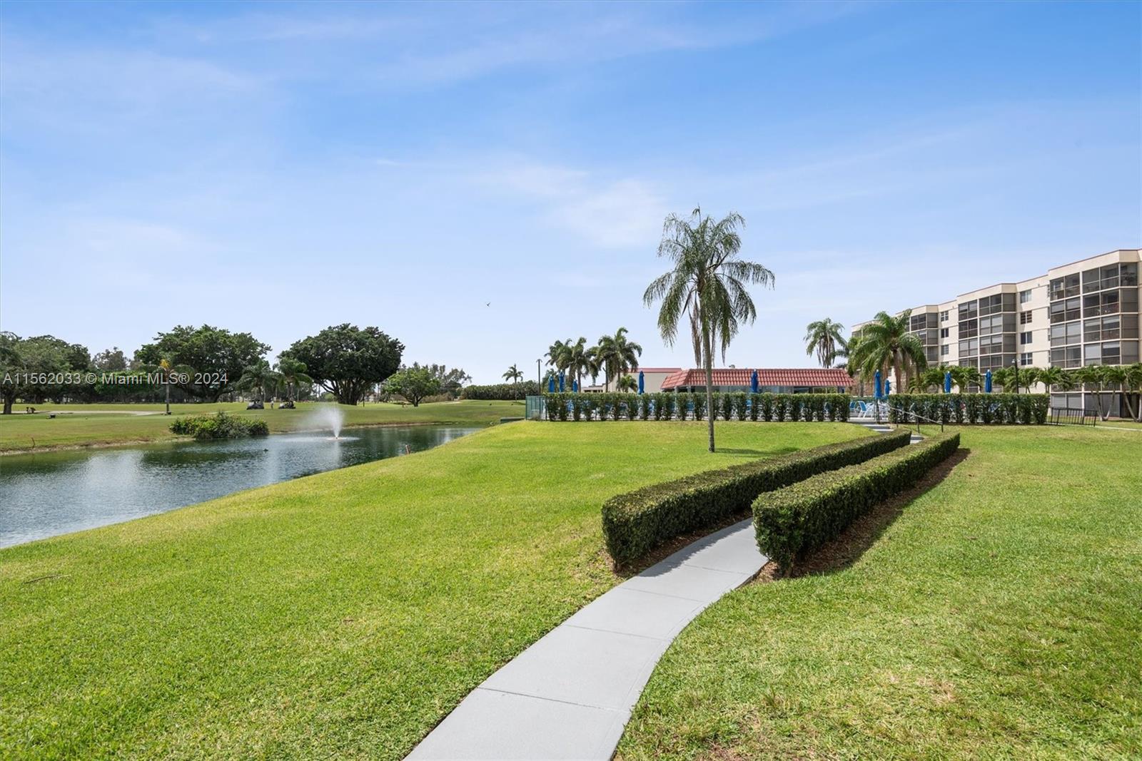 HOLLYBROOK GOLF AND - Residential