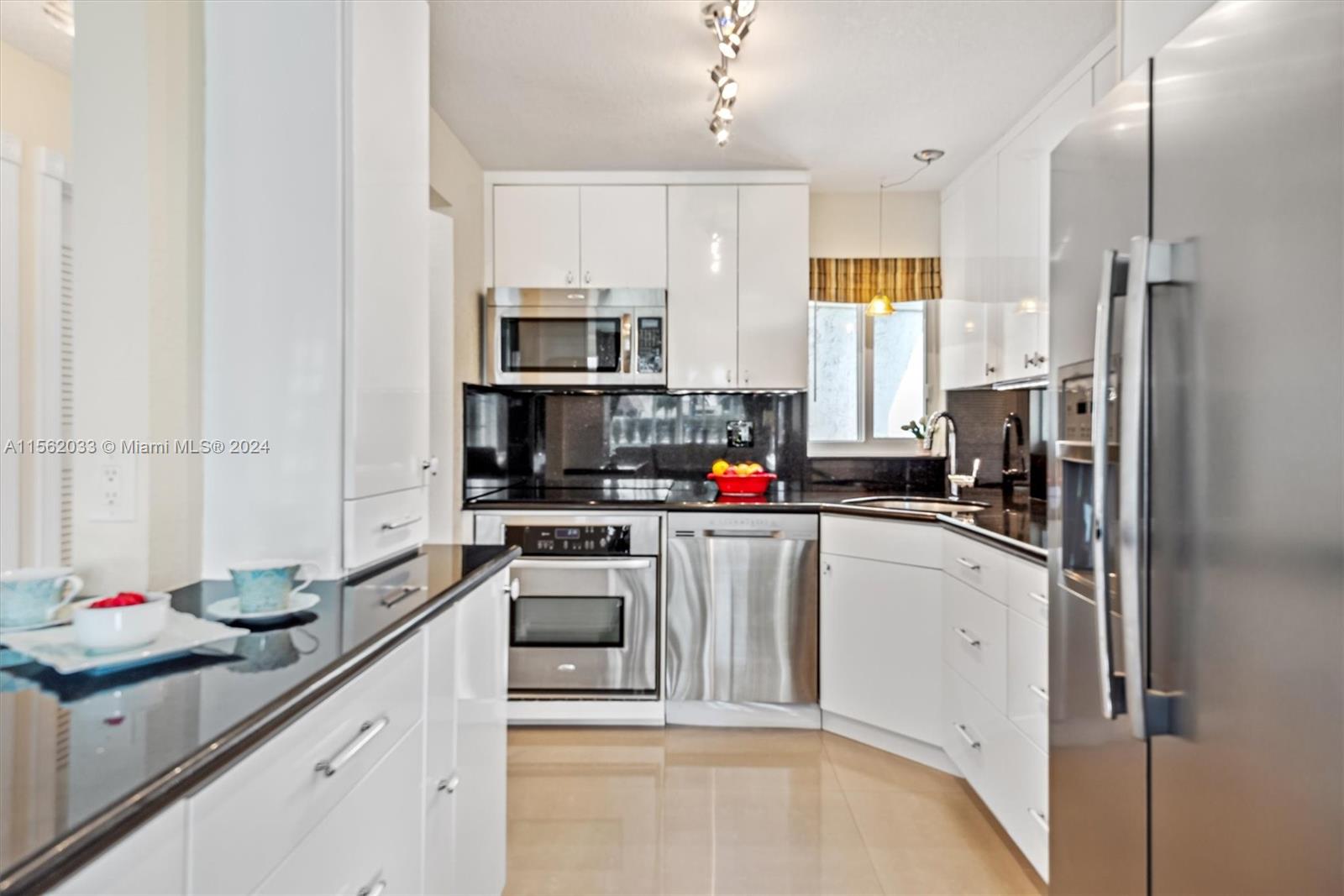HOLLYBROOK GOLF AND - Residential