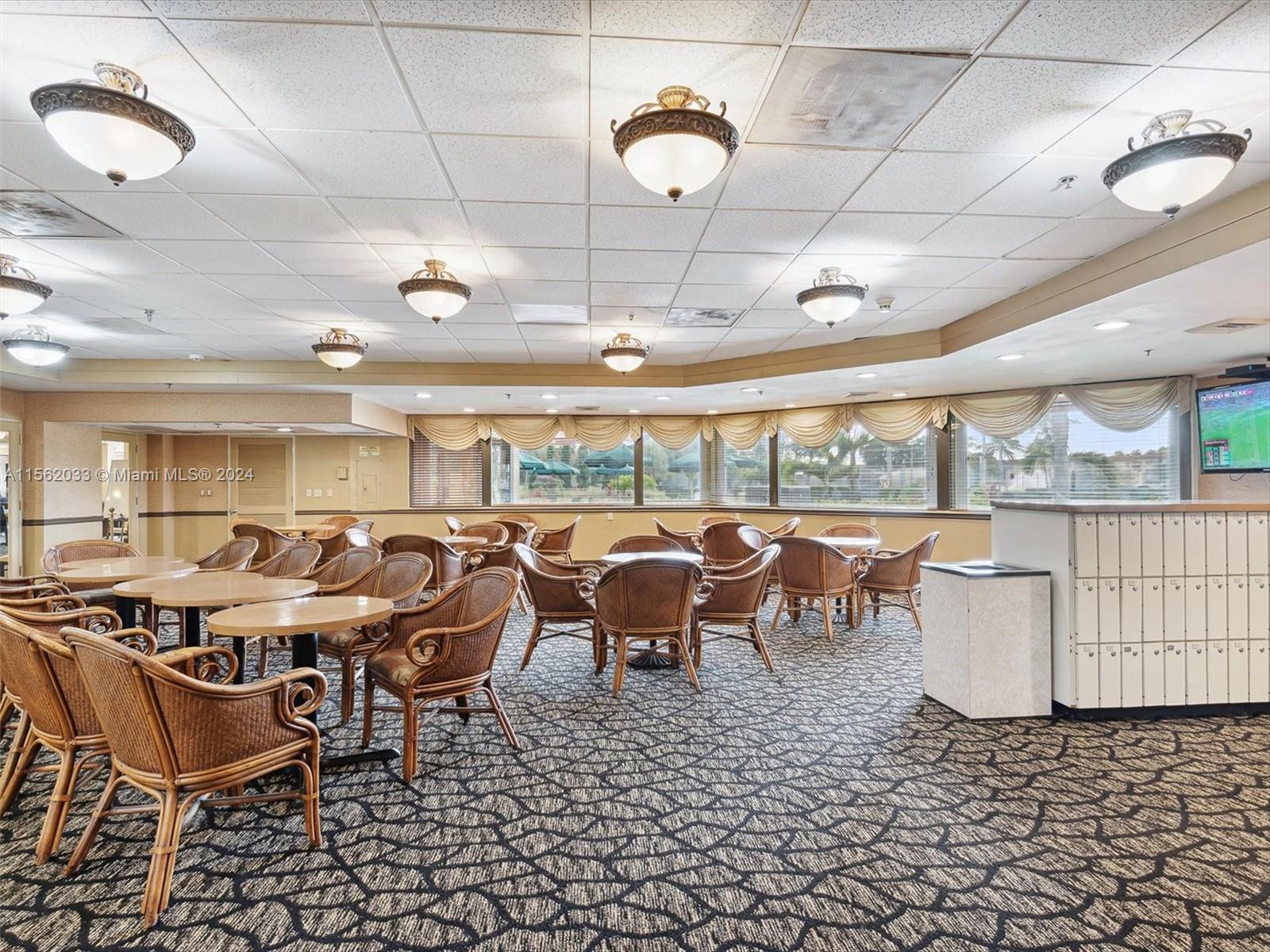 HOLLYBROOK GOLF AND - Residential