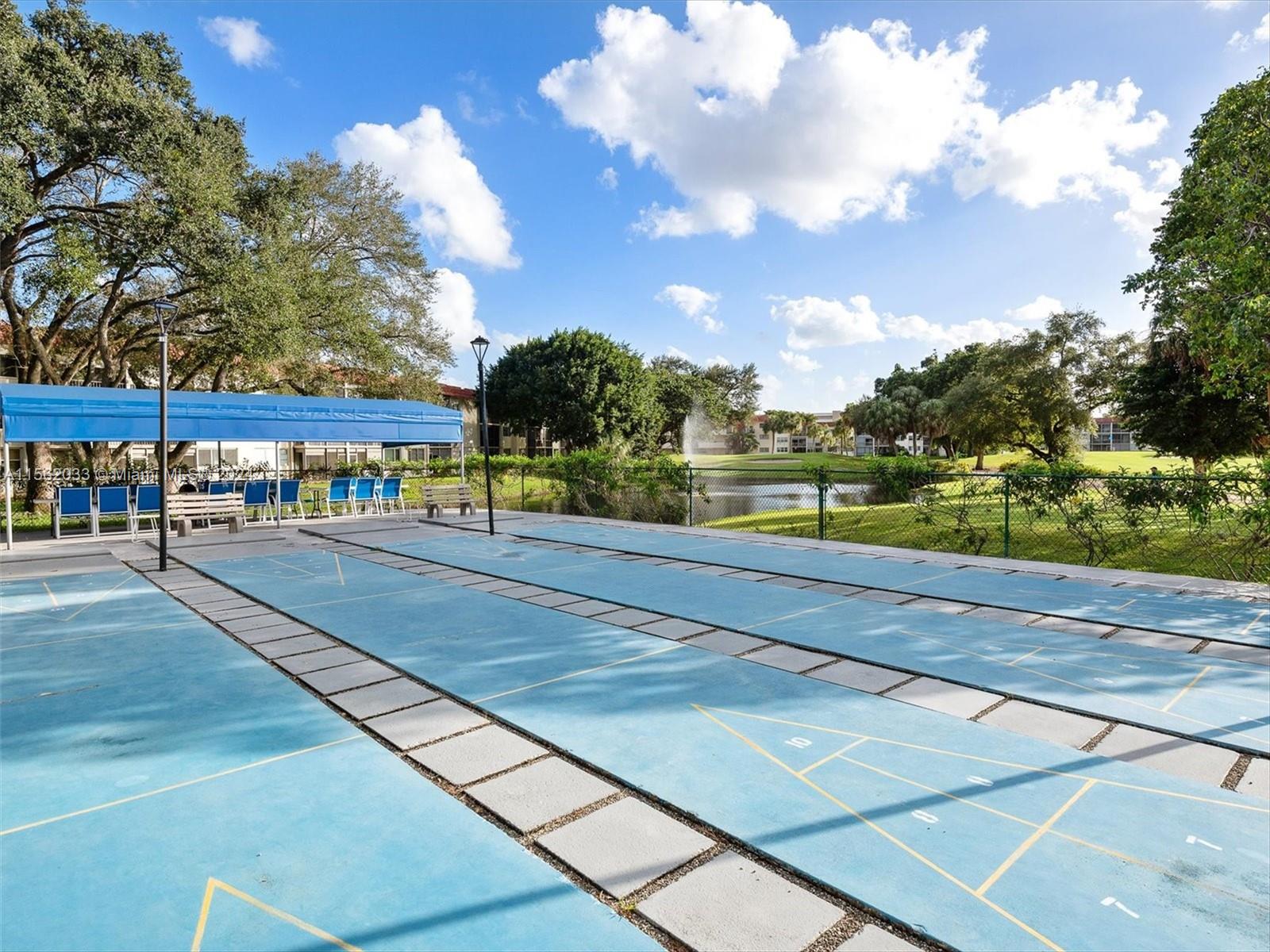 HOLLYBROOK GOLF AND - Residential