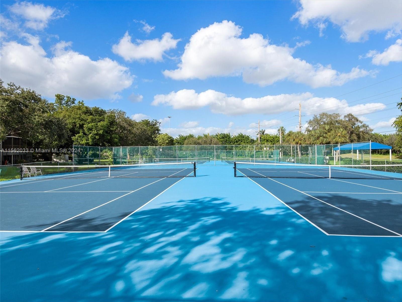 HOLLYBROOK GOLF AND - Residential