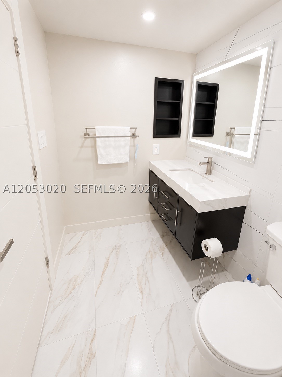 HOLLYWOOD PARC CONDOMINIU - Residential Lease