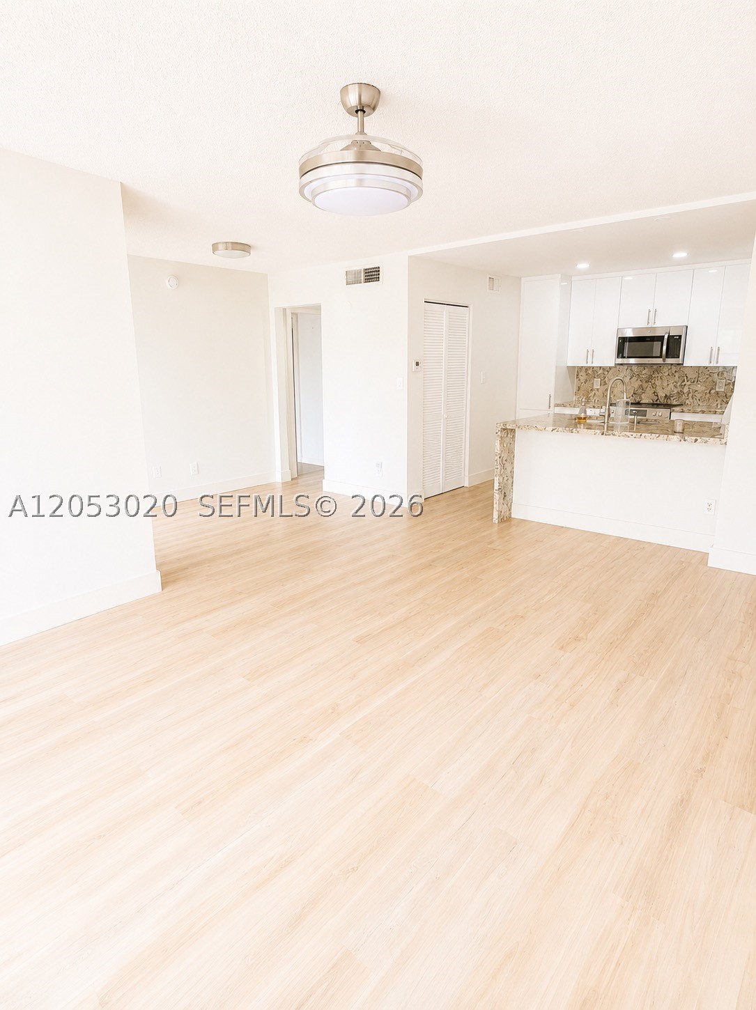 HOLLYWOOD PARC CONDOMINIU - Residential Lease