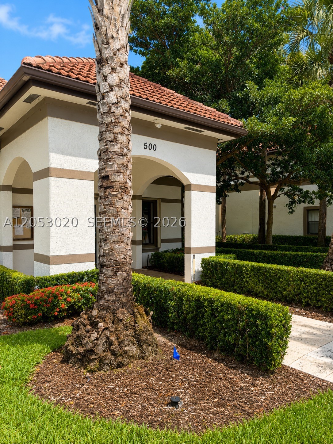 HOLLYWOOD PARC CONDOMINIU - Residential Lease