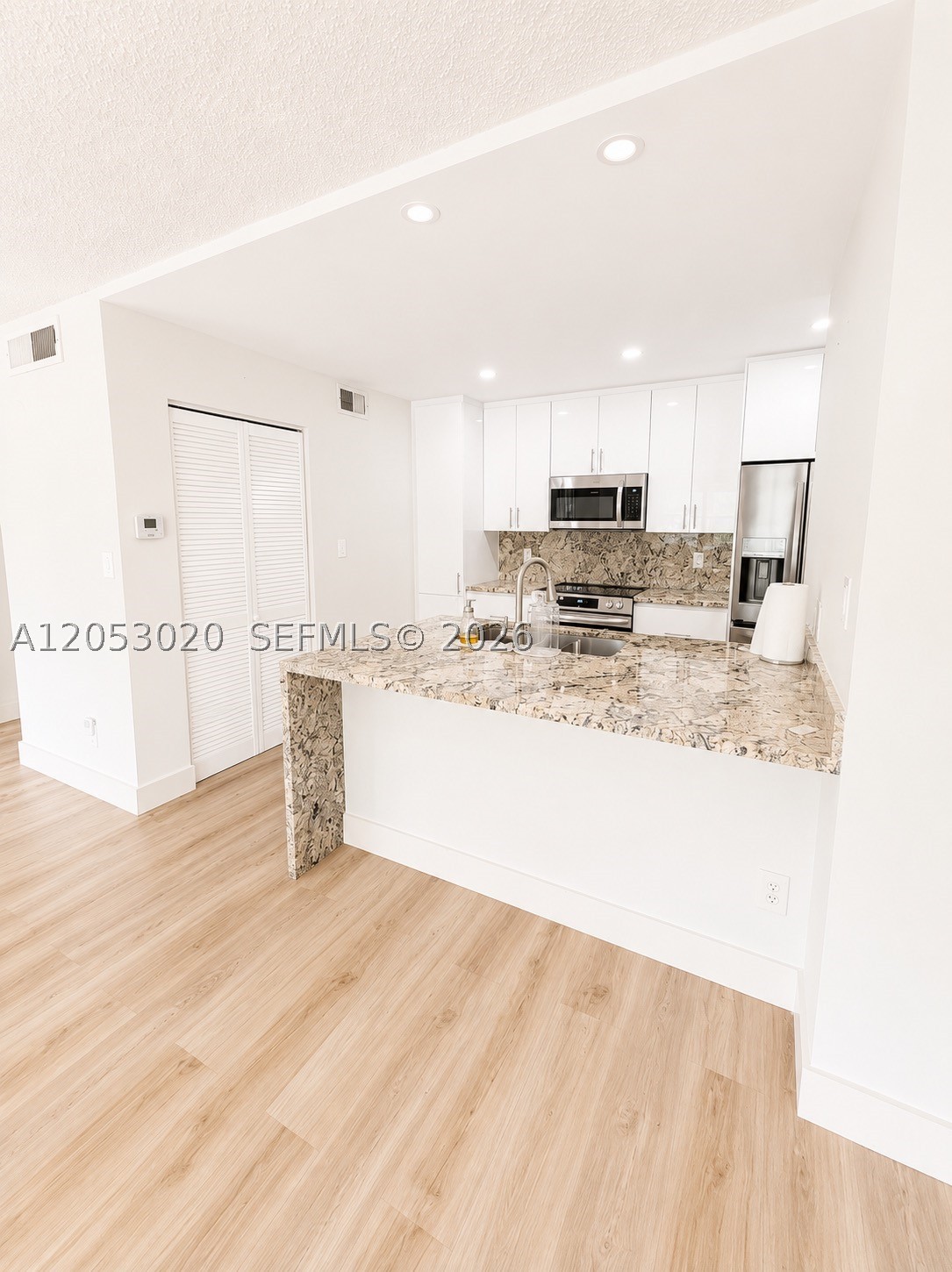 HOLLYWOOD PARC CONDOMINIU - Residential Lease