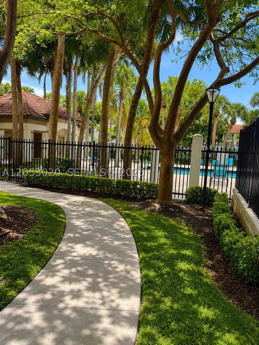 HOLLYWOOD PARC CONDOMINIU - Residential Lease