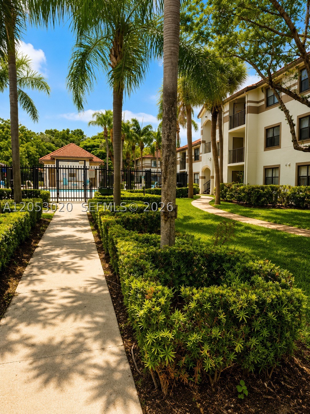 HOLLYWOOD PARC CONDOMINIU - Residential Lease