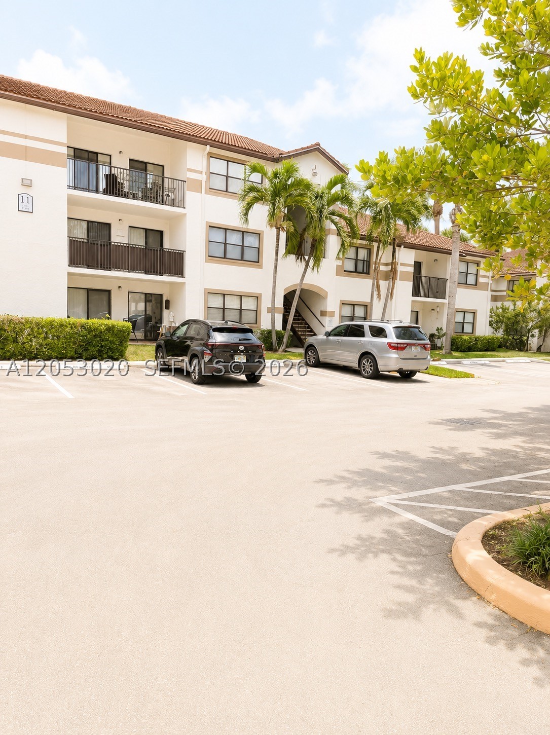 HOLLYWOOD PARC CONDOMINIU - Residential Lease