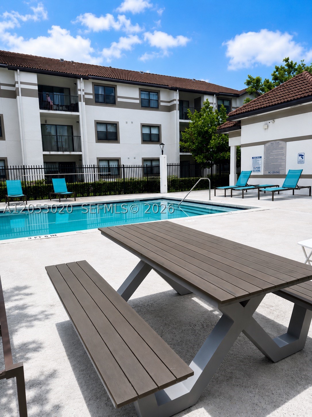 HOLLYWOOD PARC CONDOMINIU - Residential Lease