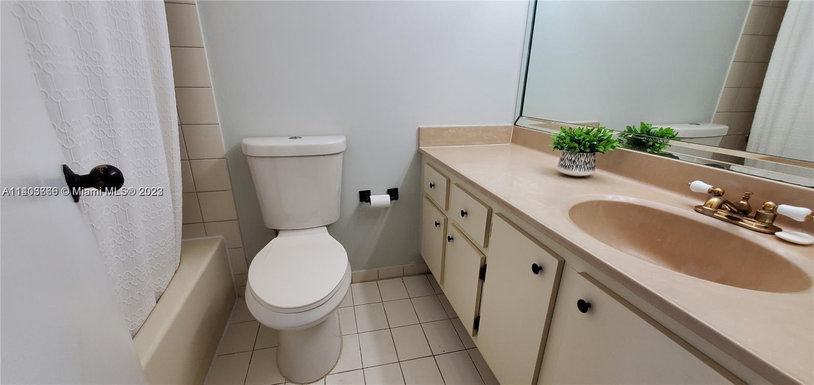THE ROYAL CLUB CONDO - Residential Lease