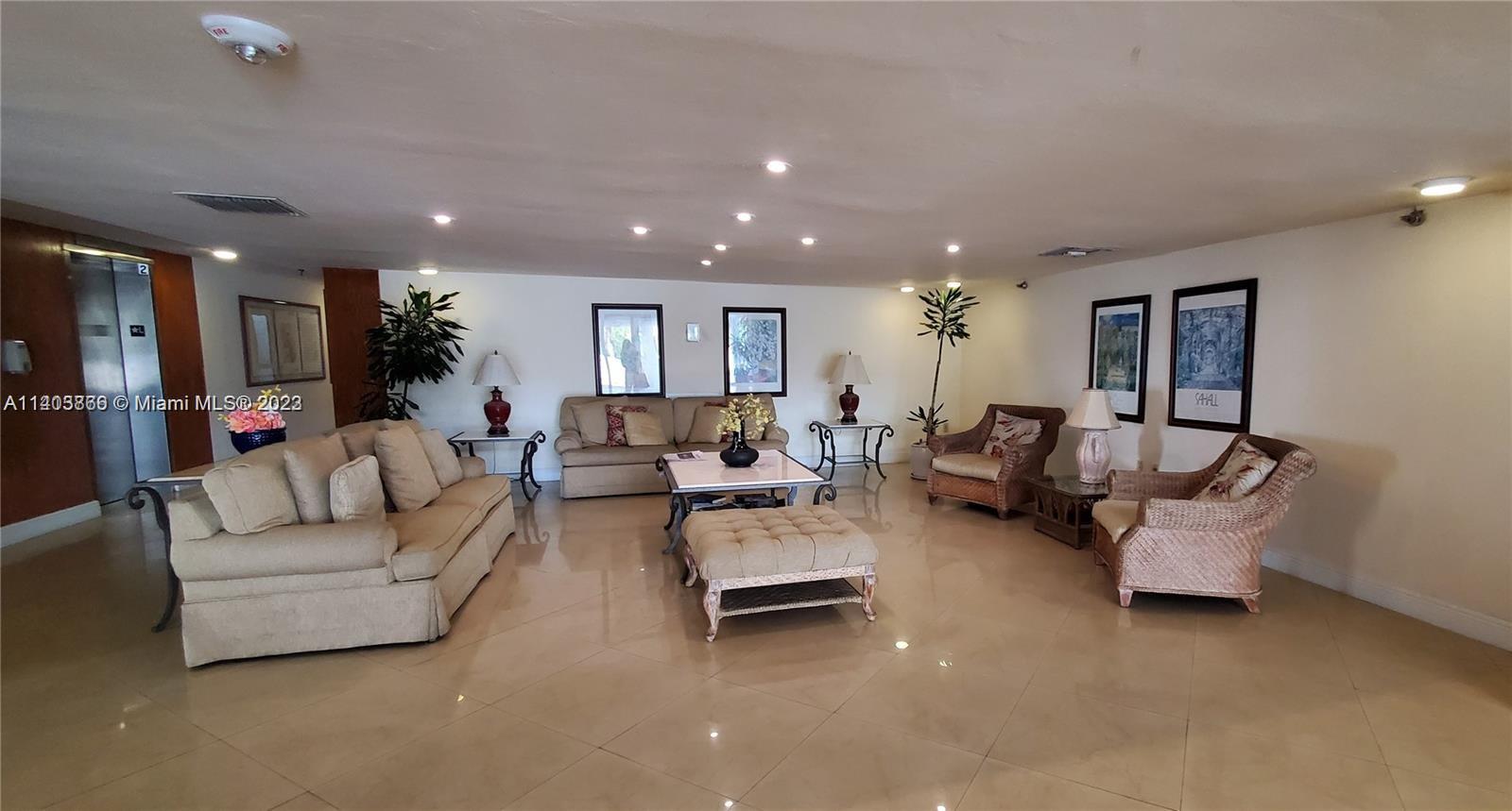 THE ROYAL CLUB CONDO - Residential Lease