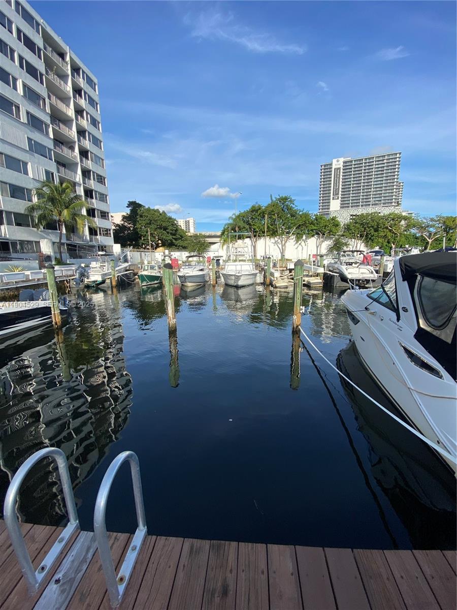 RIVER RUN YACHT CLUB COND. - Land