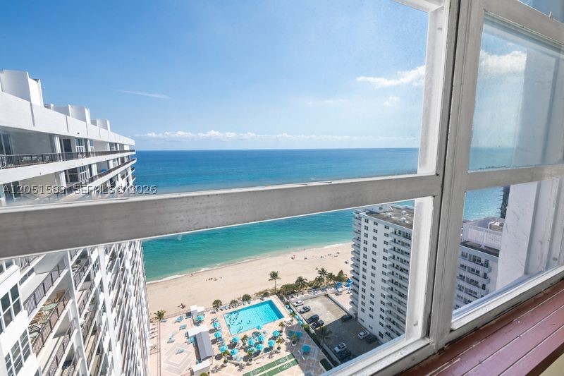PLAZA SOUTH CONDO - Residential