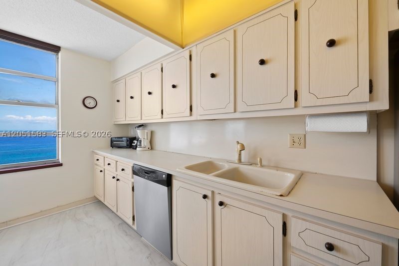PLAZA SOUTH CONDO - Residential