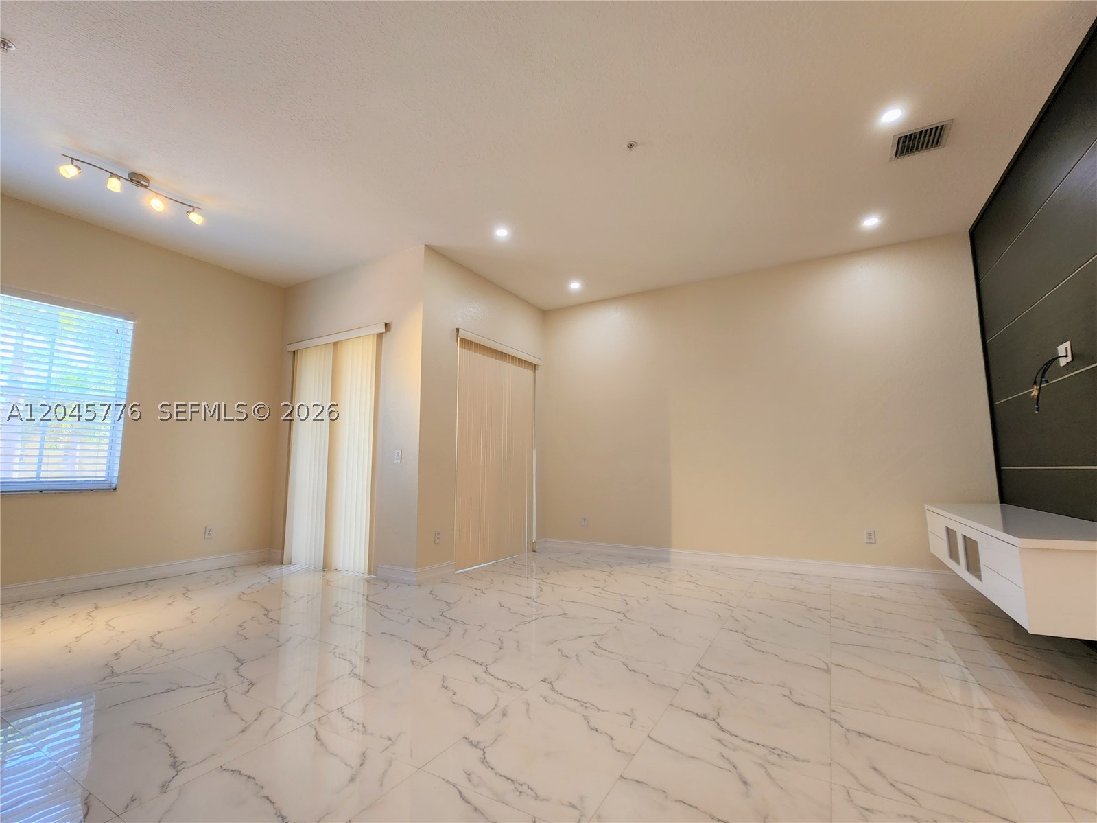 COURTYARDS ONE CONDO - Residential Lease