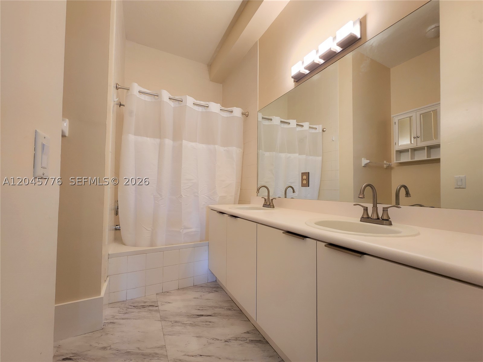 COURTYARDS ONE CONDO - Residential Lease