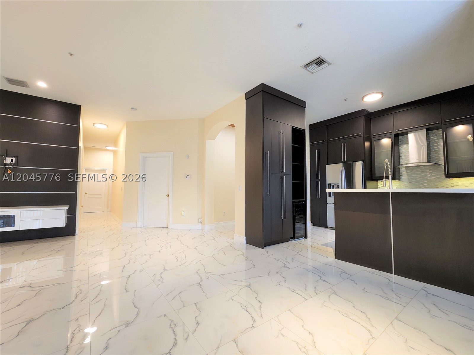 COURTYARDS ONE CONDO - Residential Lease
