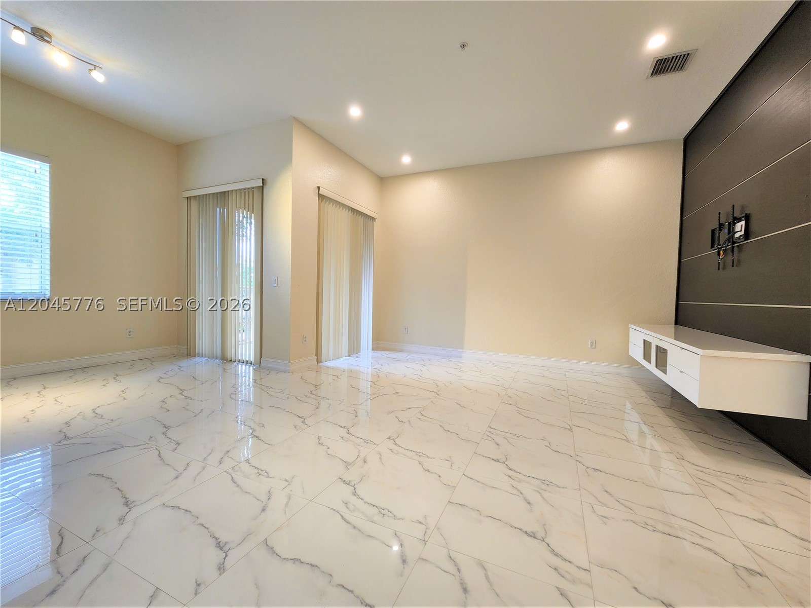 COURTYARDS ONE CONDO - Residential Lease