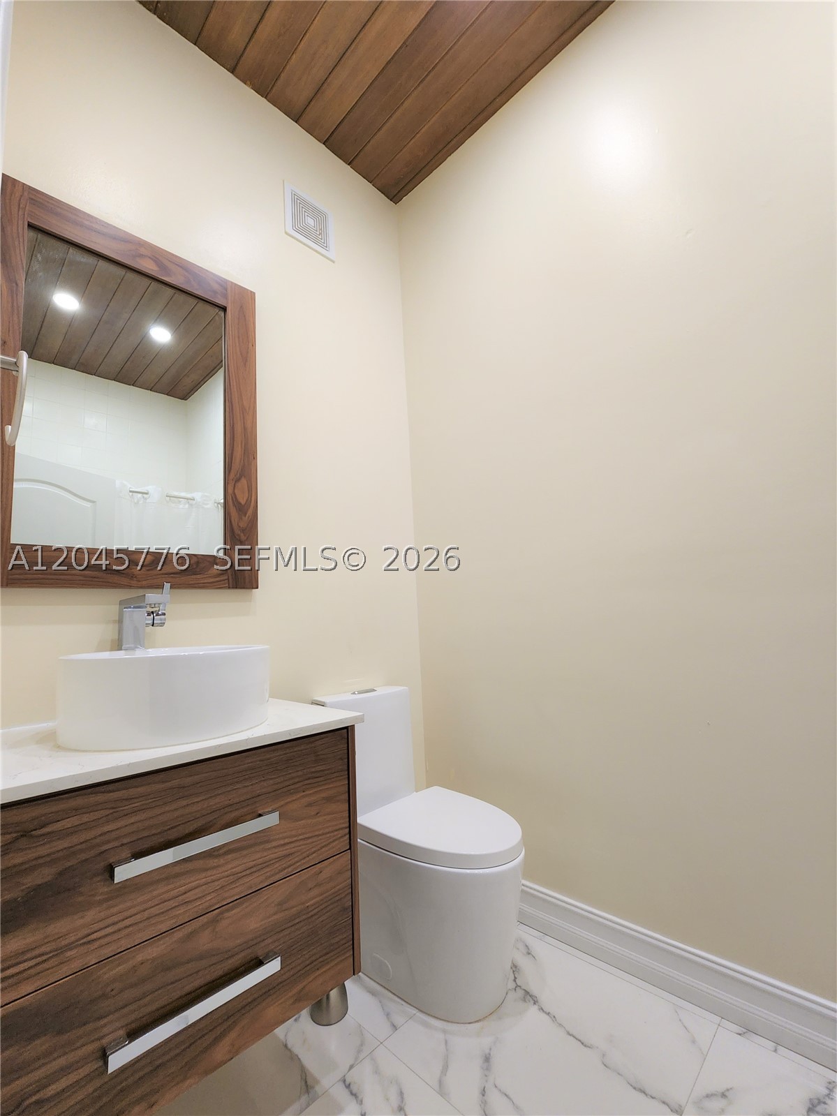 COURTYARDS ONE CONDO - Residential Lease