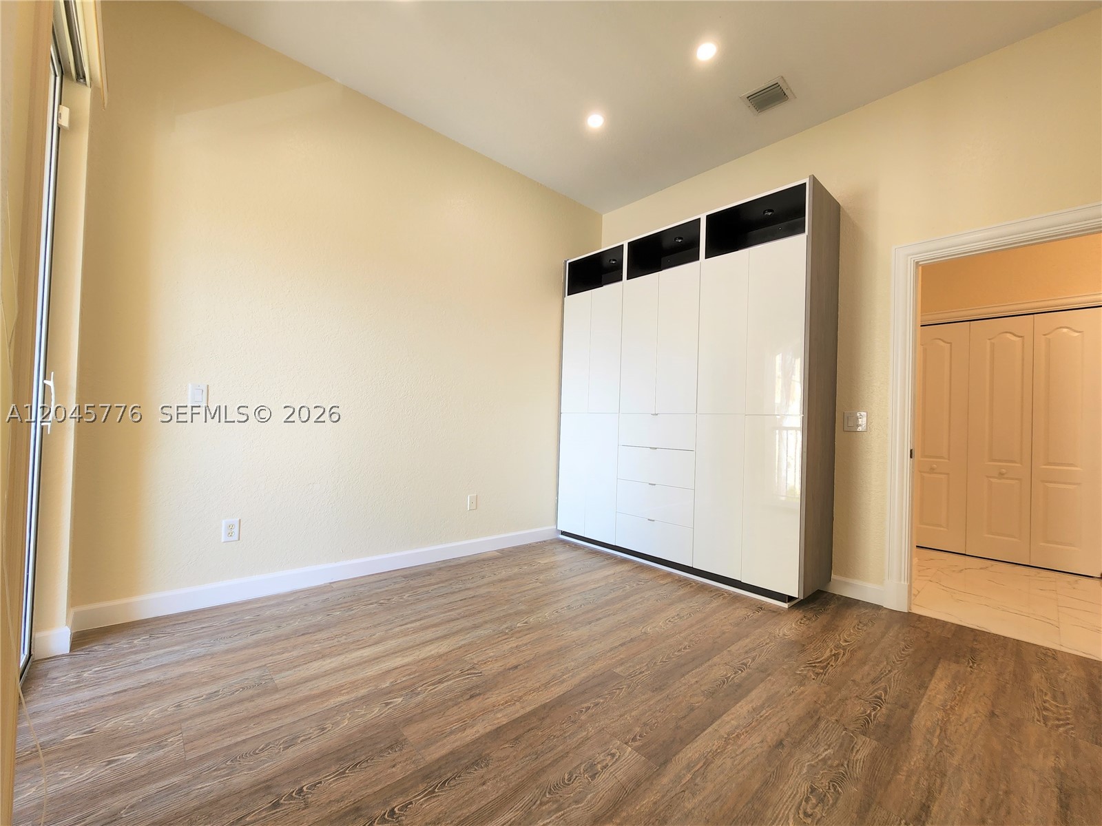 COURTYARDS ONE CONDO - Residential Lease