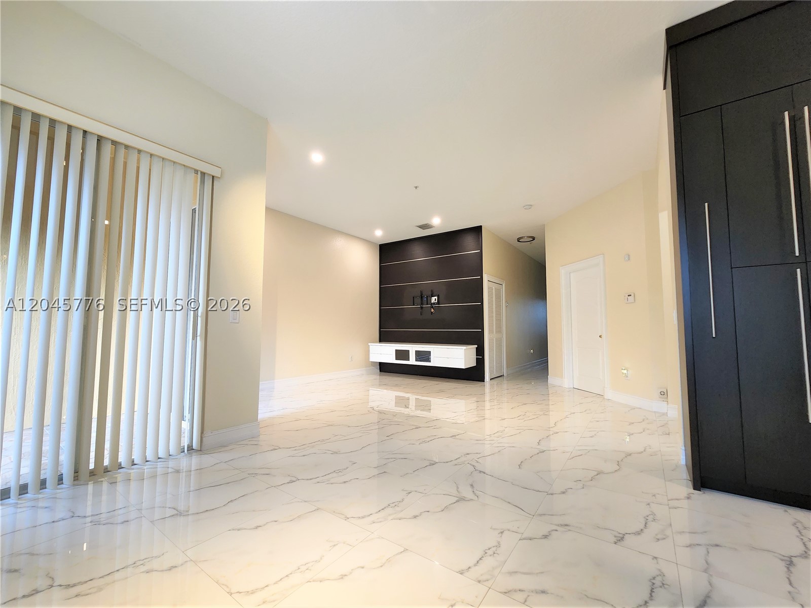 COURTYARDS ONE CONDO - Residential Lease