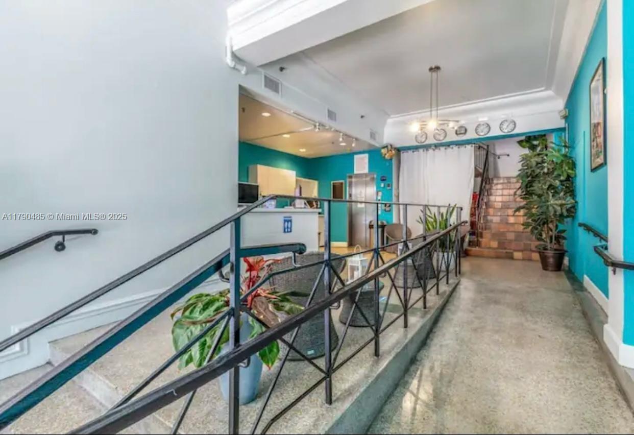 ROYAL SOUTH BEACH CONDO - Residential