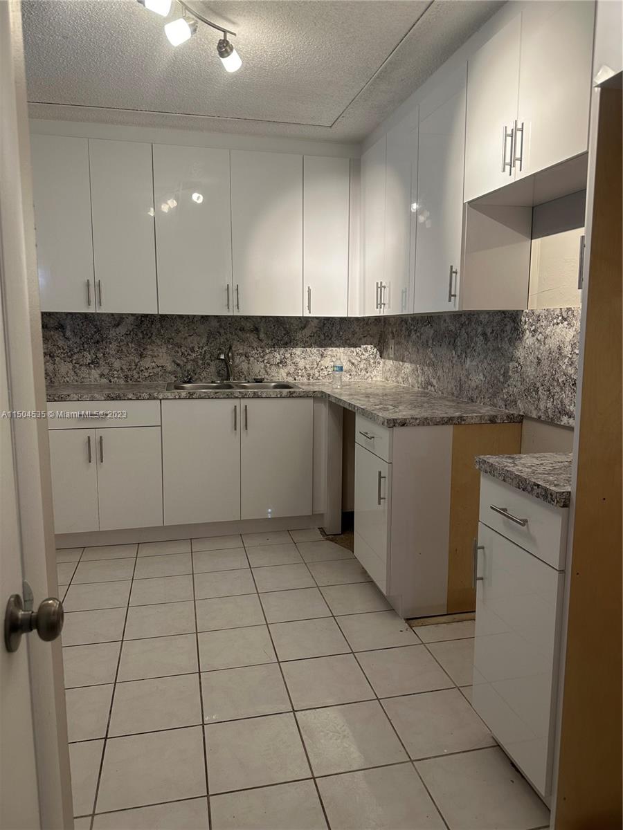 NARANJA LAKES CONDO NO 5 - Residential Lease