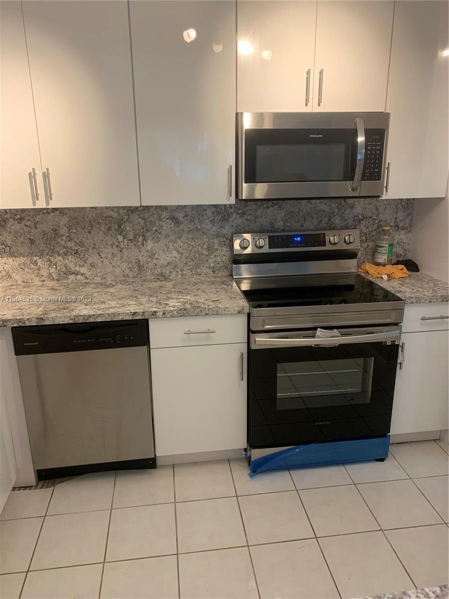 NARANJA LAKES CONDO NO 5 - Residential Lease