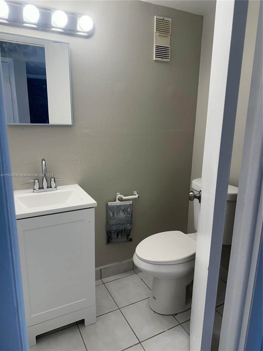 NARANJA LAKES CONDO NO 5 - Residential Lease