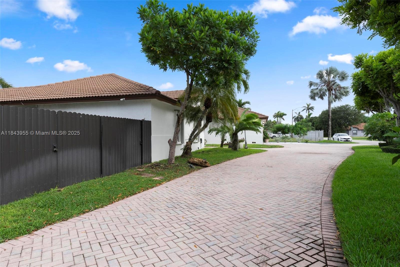 BISCAYNE BEST - Residential