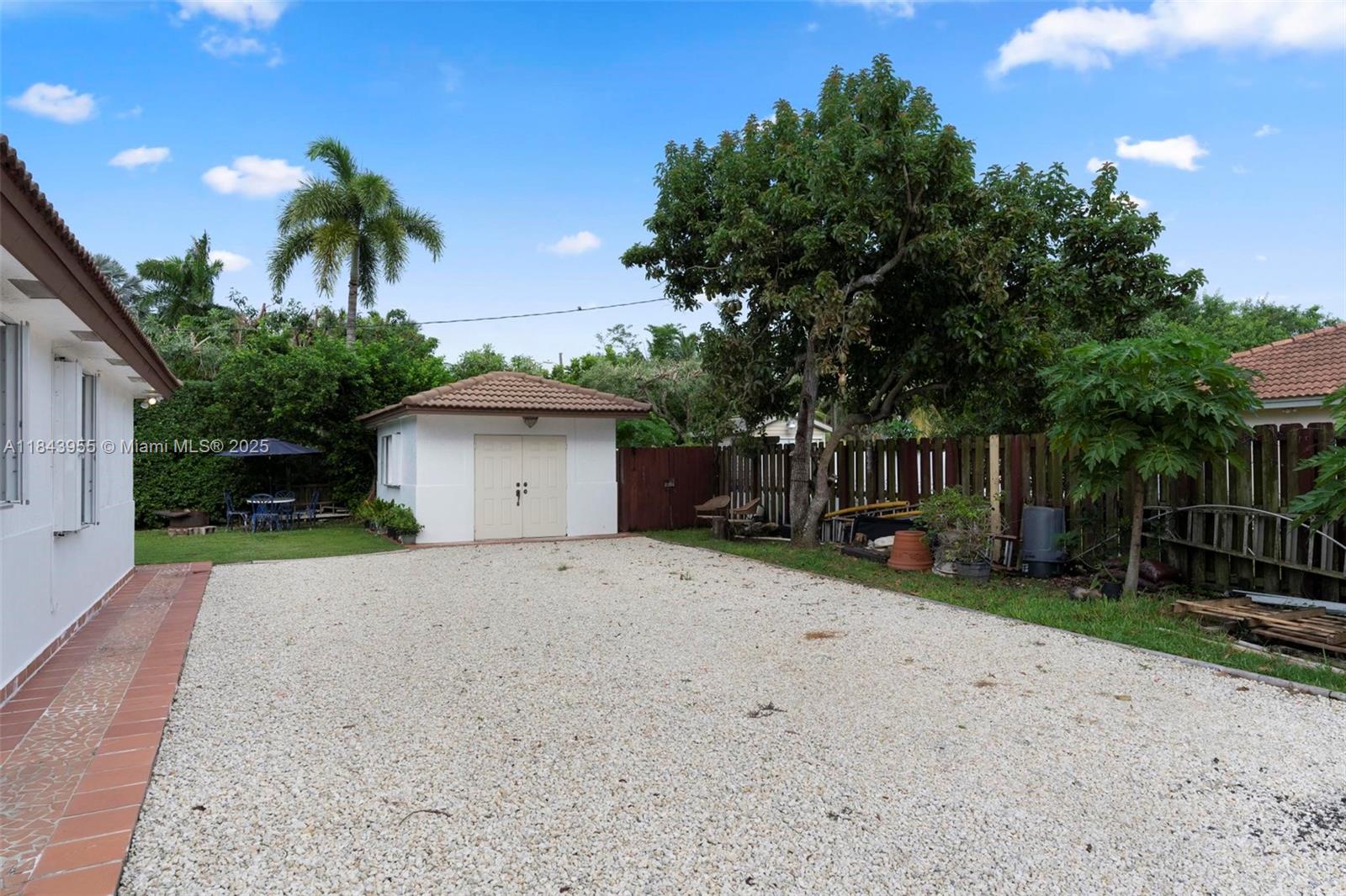 BISCAYNE BEST - Residential