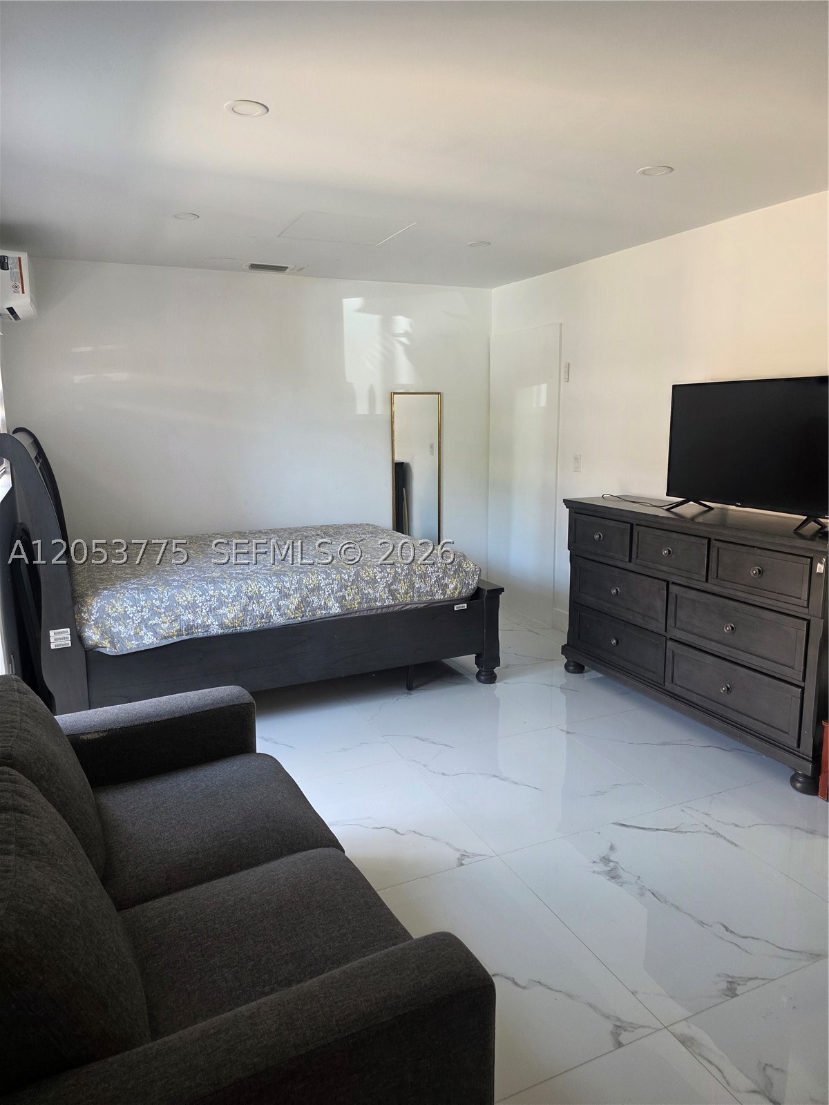 Cozy and well-maintained efficiency available in one of South Miami-Dade's most convenient locations! Enjoy quick access to the Florida Turnpike, US-1, shopping centers, supermarkets, restaurants, schools, and parks, making everyday living easy and convenient. This private unit offers a comfortable living space, perfect for one person or a couple seeking affordability without sacrificing location. Fast approval and ready for immediate occupancy. Don't miss this opportunity—homes in this area rent quickly!