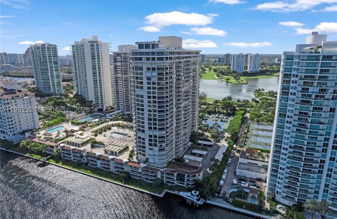 TERRACES NORTH TURNBERRY - Residential