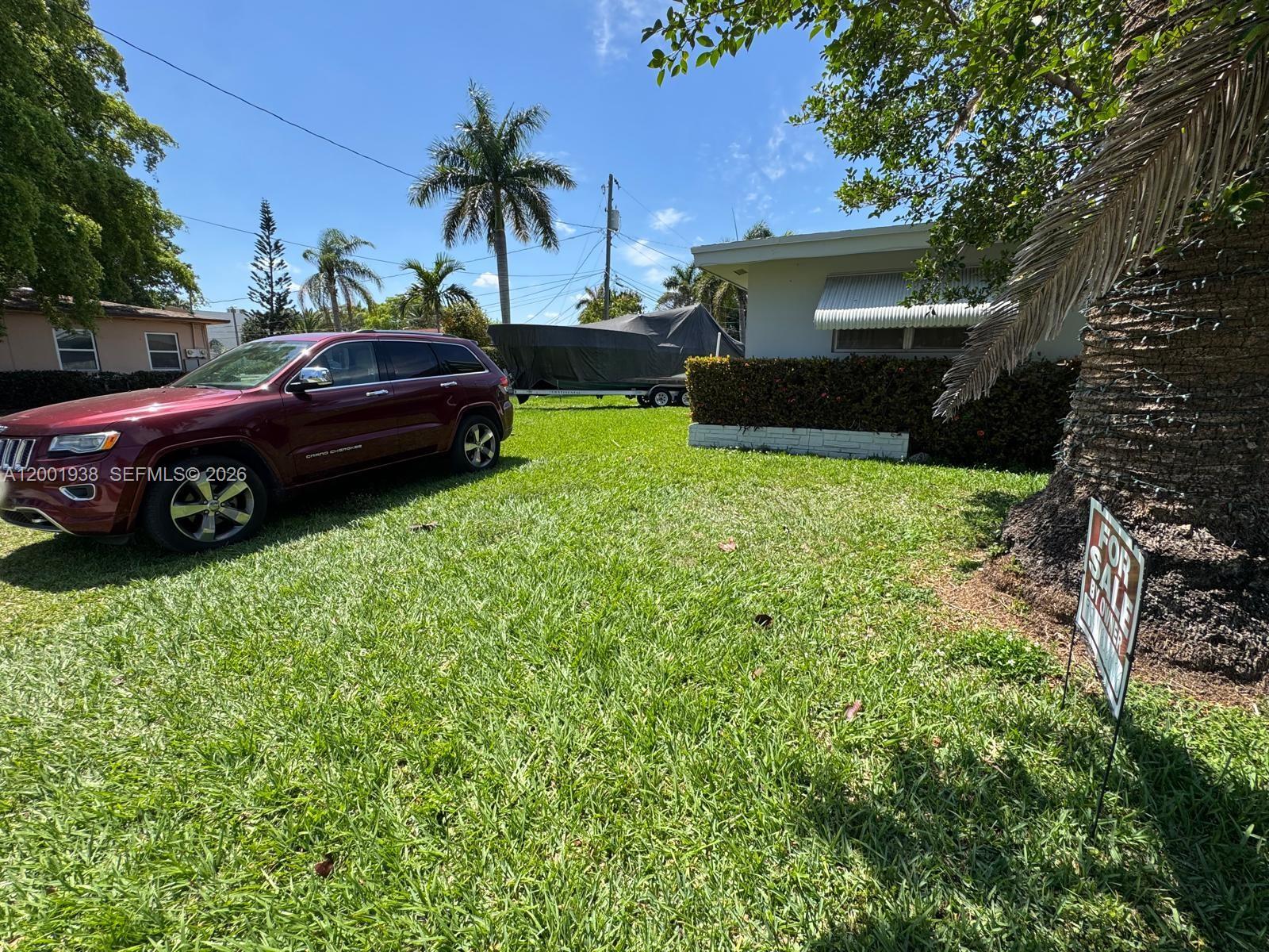 DANIA COUNTRY CLUB ESTATE - Residential